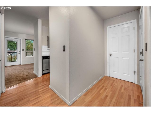 20030 MARIGOLD Ct 15, West Linn, OR 97068