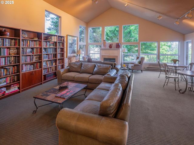 20030 MARIGOLD Ct 15, West Linn, OR 97068