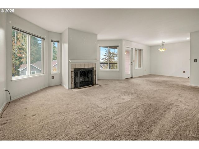 20030 MARIGOLD Ct 15, West Linn, OR 97068