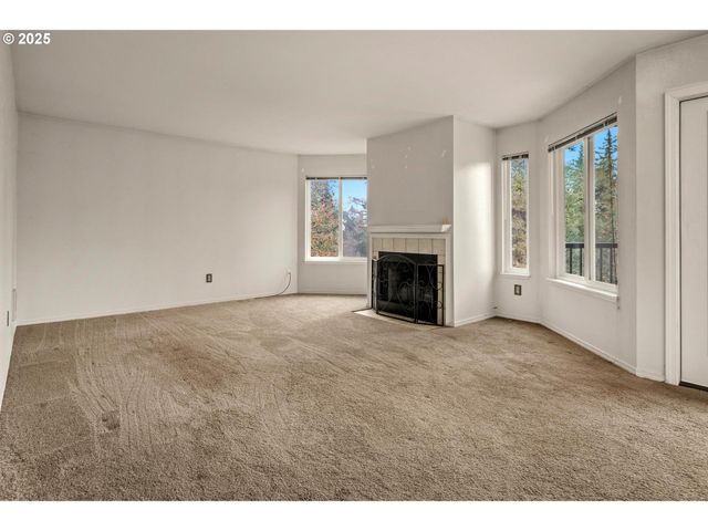 20030 MARIGOLD Ct 15, West Linn, OR 97068