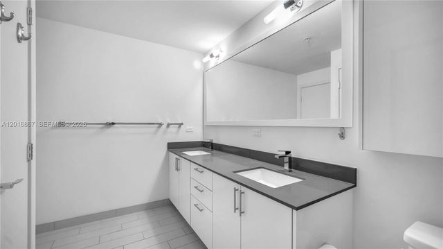 999 SW 1st Ave 2009, Miami, FL 33130