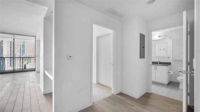 999 SW 1st Ave 2009, Miami, FL 33130