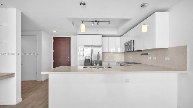 999 SW 1st Ave 2009, Miami, FL 33130