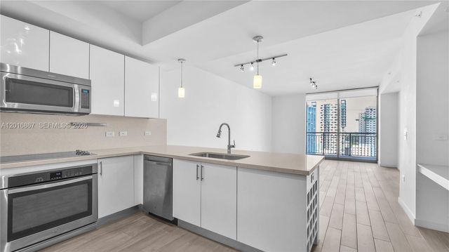 999 SW 1st Ave 2009, Miami, FL 33130