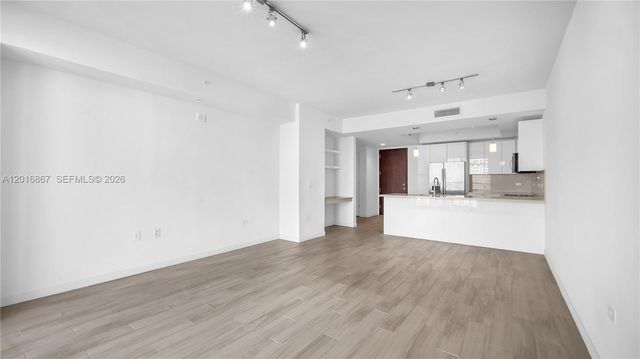 999 SW 1st Ave 2009, Miami, FL 33130
