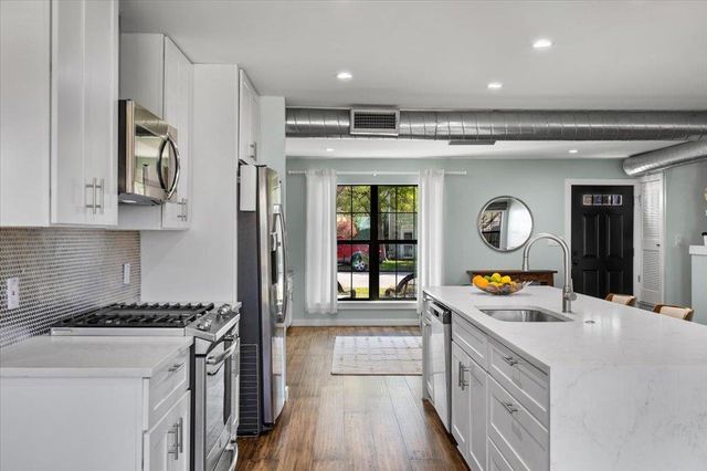 6102 Bullard DR B, Austin, TX 78757