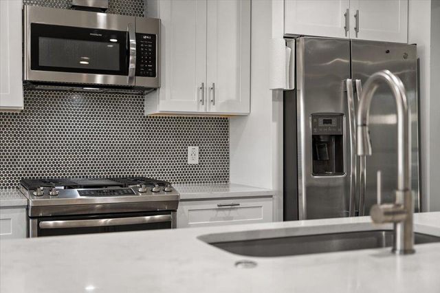 6102 Bullard DR B, Austin, TX 78757