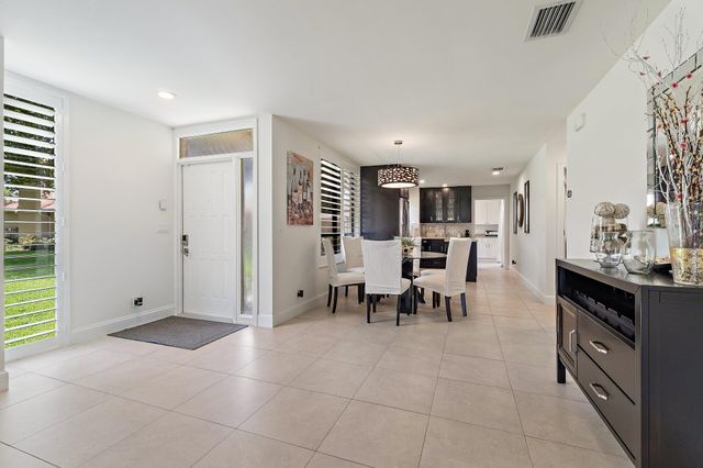 261 Old Meadow Way Way, Palm Beach Gardens, FL 33418