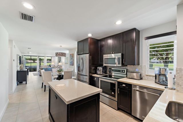 261 Old Meadow Way Way, Palm Beach Gardens, FL 33418