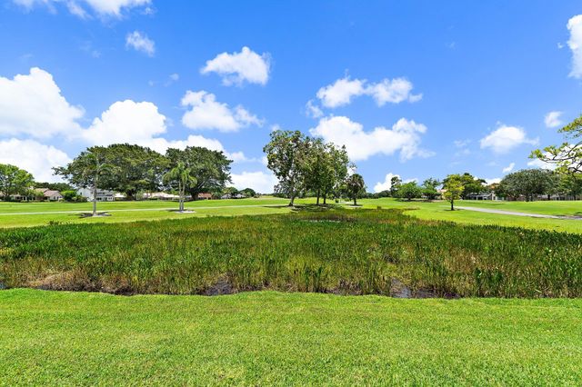 261 Old Meadow Way Way, Palm Beach Gardens, FL 33418