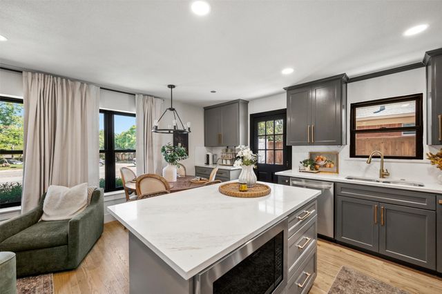 6601 E Mockingbird Lane, Dallas, TX 75214