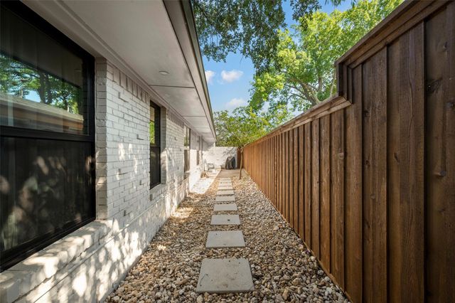 6601 E Mockingbird Lane, Dallas, TX 75214