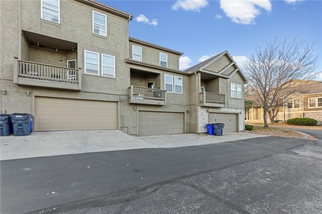 11173 S Woodsonia Drive, Olathe, KS 66062