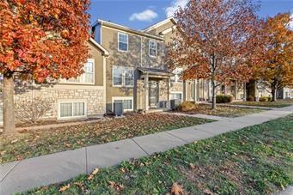 11173 S Woodsonia Drive, Olathe, KS 66062