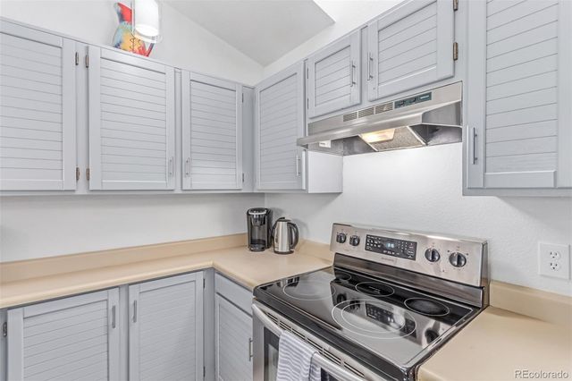 2675 S Deframe Circle, Lakewood, CO 80228