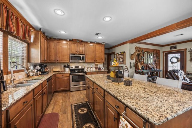 3518 Oil Field Road, Bellville, TX 77418