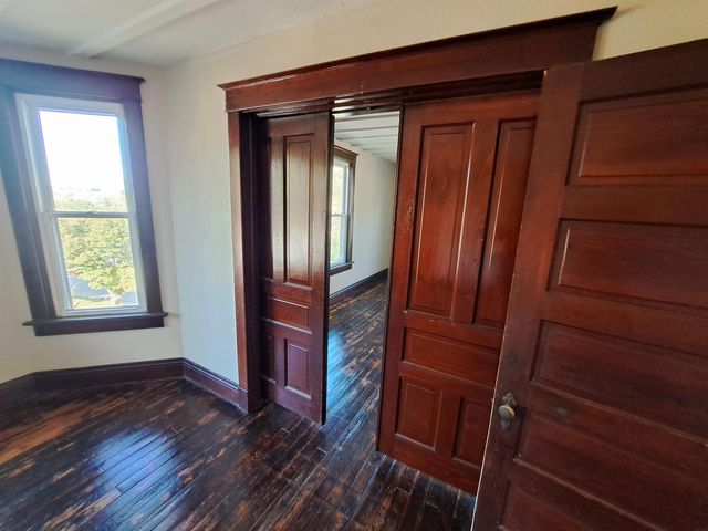 2071 N Main Street, Dubuque, IA 52001