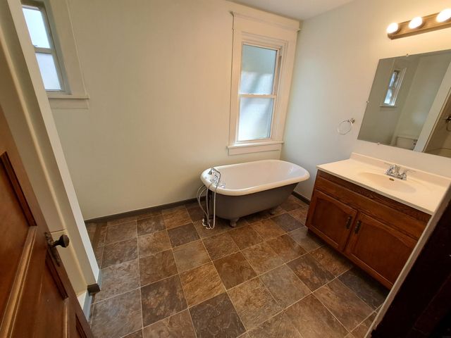2071 N Main Street, Dubuque, IA 52001