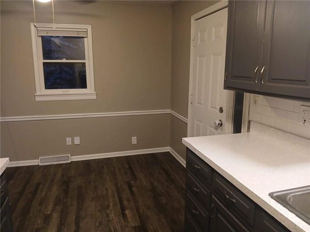 913 S Missouri Street, Liberty, MO 64068