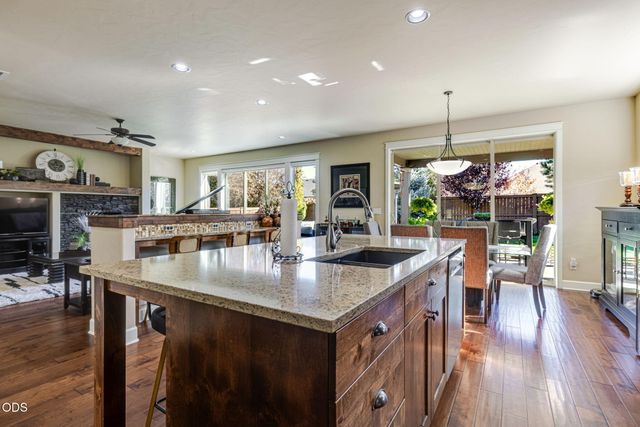 61144 Manhae Lane, Bend, OR 97702