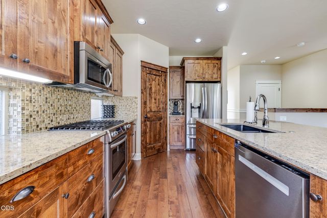 61144 Manhae Lane, Bend, OR 97702