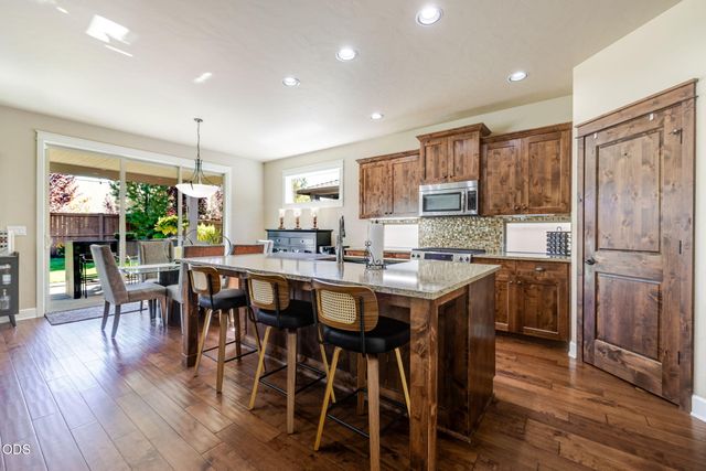 61144 Manhae Lane, Bend, OR 97702