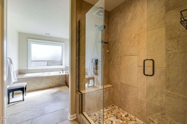 61144 Manhae Lane, Bend, OR 97702
