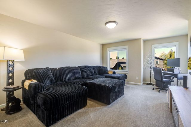 61144 Manhae Lane, Bend, OR 97702