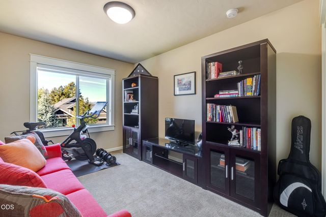 61144 Manhae Lane, Bend, OR 97702