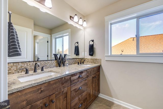 61144 Manhae Lane, Bend, OR 97702