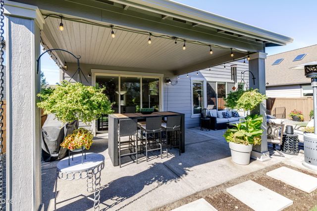 61144 Manhae Lane, Bend, OR 97702