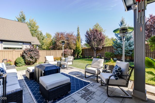 61144 Manhae Lane, Bend, OR 97702