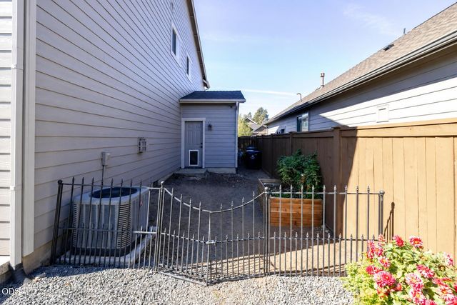 61144 Manhae Lane, Bend, OR 97702