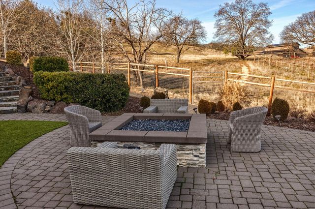 80 Placer Hill Drive, Jacksonville, OR 97530