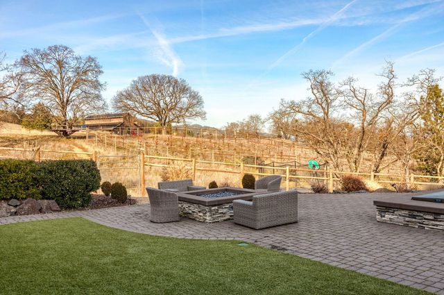 80 Placer Hill Drive, Jacksonville, OR 97530