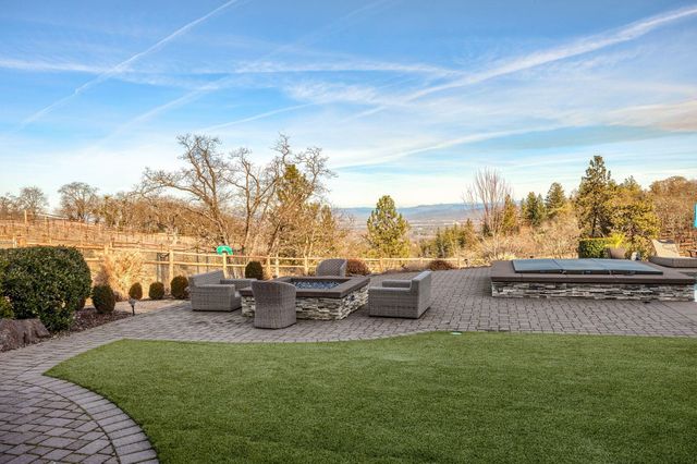 80 Placer Hill Drive, Jacksonville, OR 97530