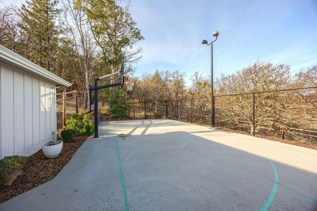 80 Placer Hill Drive, Jacksonville, OR 97530