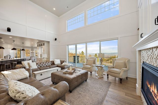 80 Placer Hill Drive, Jacksonville, OR 97530