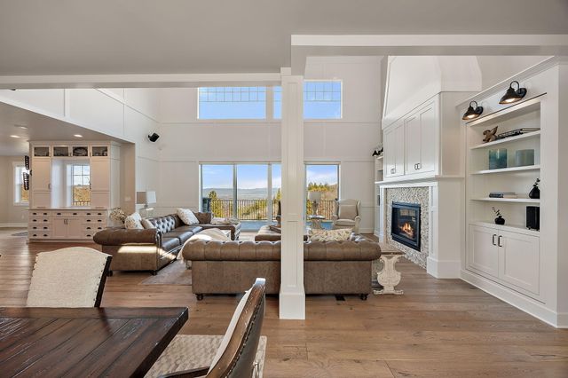 80 Placer Hill Drive, Jacksonville, OR 97530