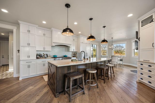 80 Placer Hill Drive, Jacksonville, OR 97530