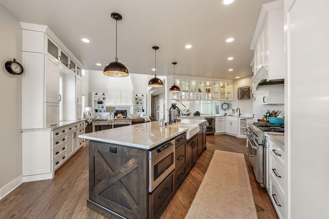 80 Placer Hill Drive, Jacksonville, OR 97530