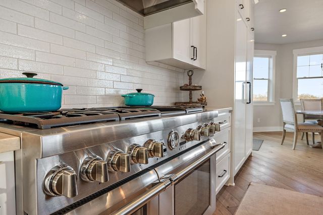 80 Placer Hill Drive, Jacksonville, OR 97530