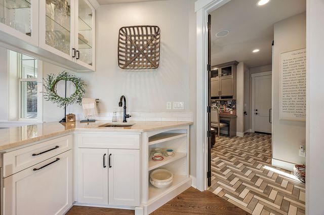 80 Placer Hill Drive, Jacksonville, OR 97530