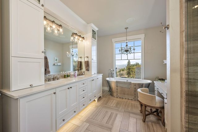 80 Placer Hill Drive, Jacksonville, OR 97530