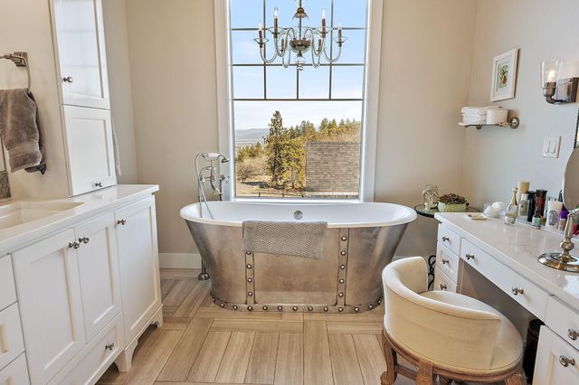 80 Placer Hill Drive, Jacksonville, OR 97530