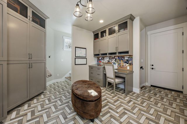 80 Placer Hill Drive, Jacksonville, OR 97530