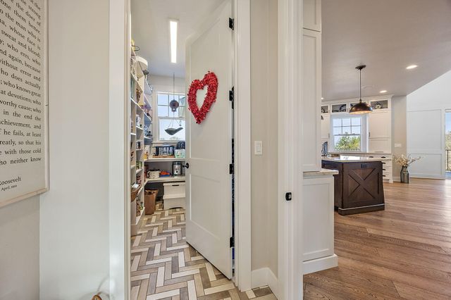 80 Placer Hill Drive, Jacksonville, OR 97530