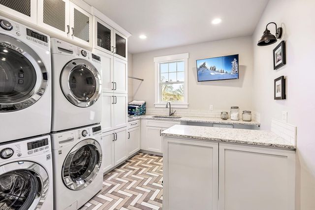 80 Placer Hill Drive, Jacksonville, OR 97530