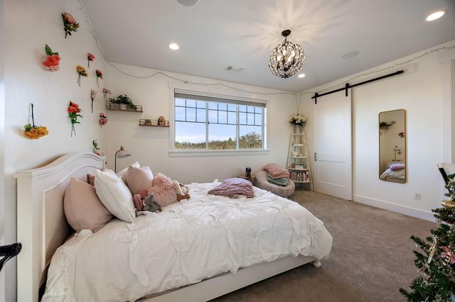 80 Placer Hill Drive, Jacksonville, OR 97530