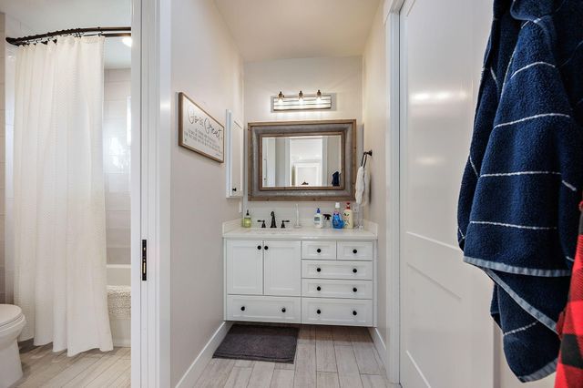 80 Placer Hill Drive, Jacksonville, OR 97530